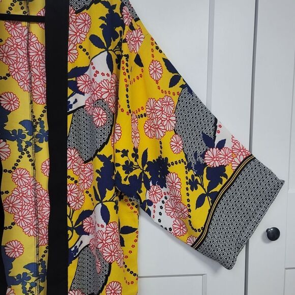 Forever 21 Contemporary Yellow and Black Floral Kimono Robe,  Small - Picture 5 of 9